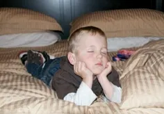 تصاویر #بامزه از خوابیدن بچه‌ها در جا‌های غیرعادی 😆 
