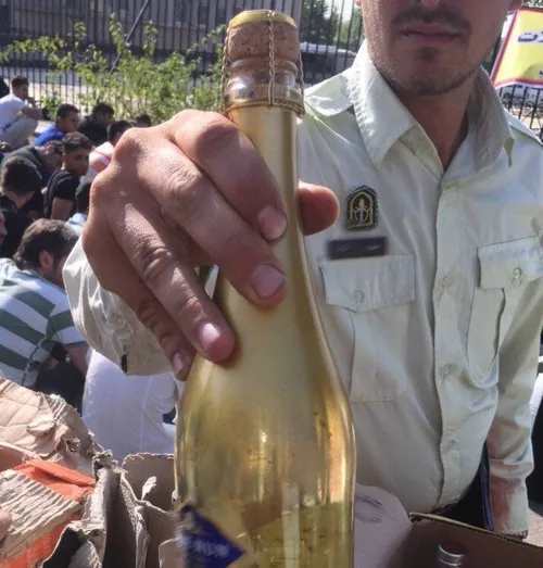 کشف گران ترین مشروبات الکلی از جنس طلا در پایتخت!یکی از گ