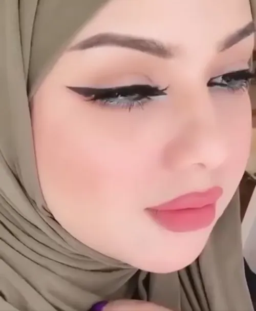 و من چگونه نگاهت نکنم..؟