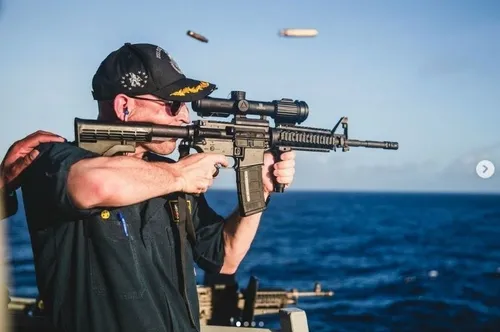 سوتی سنگین نیروی دریایی ارتش آمریکا در شبکه های اجتماعی