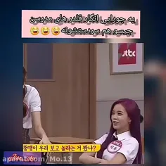 قلدرای مدرسه😂😂😂فقط جیسو که پاچه شلوارشو داده بالا