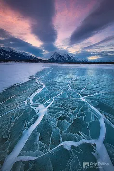 دریاچه یخ زده