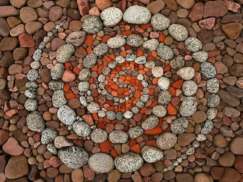 هنر هندسی زمینی از ترکیب سنگ و برگ 😍 هنرمند آلمانی مقیم ا