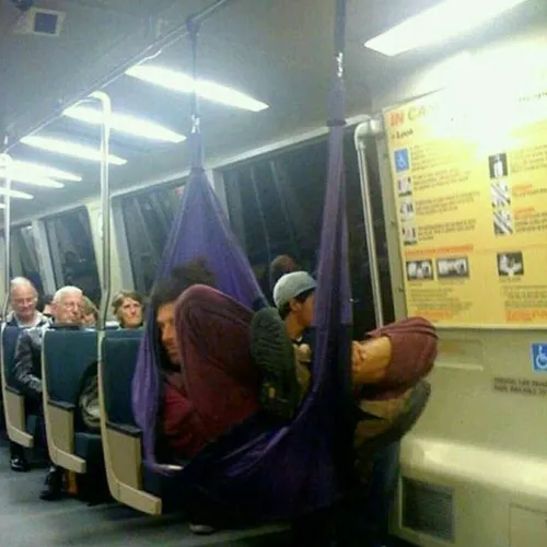 عجیب ترین تصاویر ثبت شده از مسافران مترو 😶