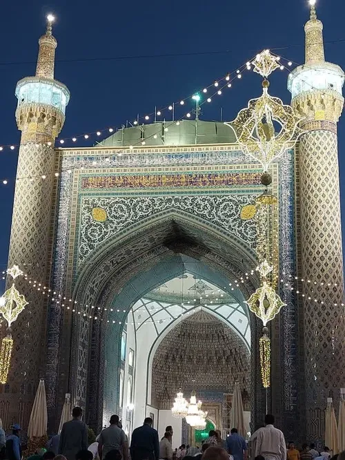 اینجا مسجد گوهر شاد در مشهد مقدس است.