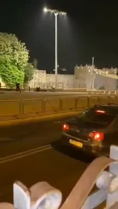 🛑 حمله جوانان فلسطینی به خودروی پلیس اسقاطیل در قدس و فرا