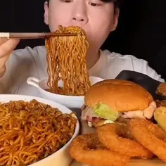 هــمرو مـــیقــــولهـــ🍜🍗🍗