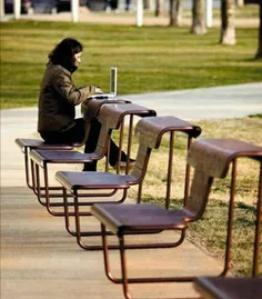 صندلی هایی با طراحی جالب جهت راحتی بیشتر در پارک