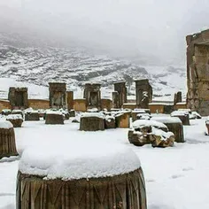 نمای برفی در تخت جمشید