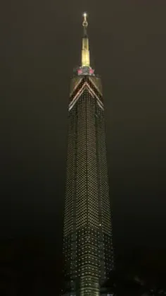 برج Fukuoka، بلند ترین برج ساحلی در ژاپن، به مناسبت تولد 