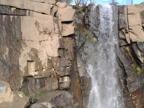 اینم آبشار گنج نامه همدان. به خدا عکسو 6صبح گرفتم