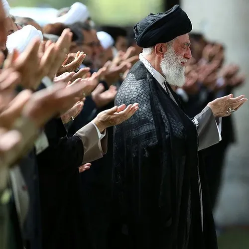 اقامه ی نماز عید فطر به امامت رهبر انقلاب