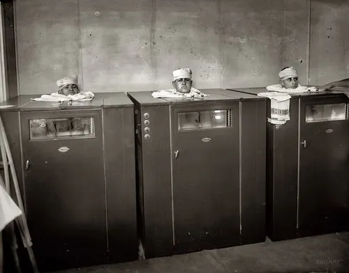 دستگاه فیزیوتراپی در سال ۱۹۲۰ جهان قدیم