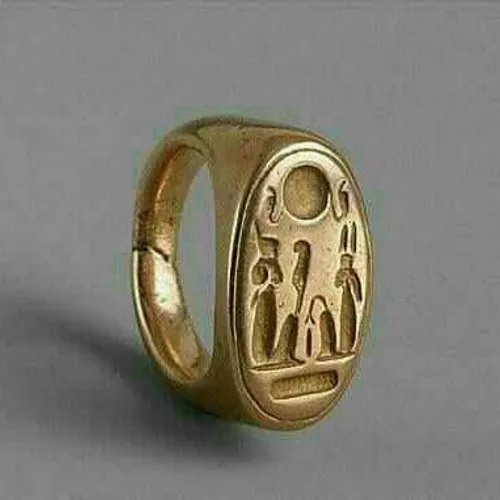 انگشتری زیبای "اخناتون" فرعون مصر که احتمالا از همسرش "مل