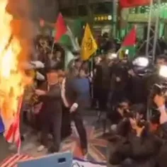 🔴 سوزاندن پرچم آمریکا و رژیم صهیونیستی در اجتماع مردم #ته