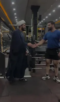 ببین حاج آقا چه کار میکنه. 