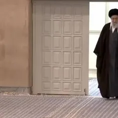 🟢لحظه ورود رهبر انقلاب به حسینیه امام خمینی برای حضور در 