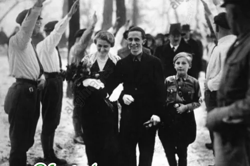 هیتلر ساقدوش عروسی گوبلس در سال 1931 بود.