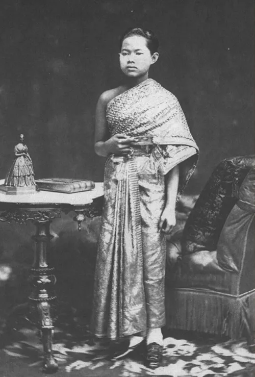 ملکه تایلند در سال ۱۸۸۰ میلادی در اثر واژگون شدن قایقش در