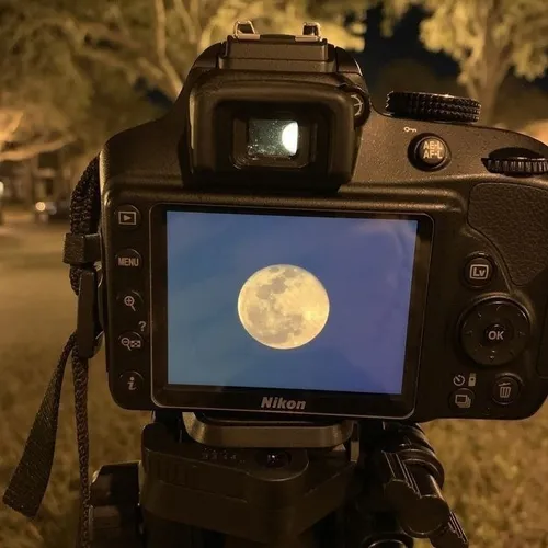 Your smile is as beautiful as this moon🤝🏻🤍