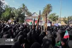 تجمع اعتراضی مردم شیراز در محل کتک‌زدن مادرِ آمربه‌معروف