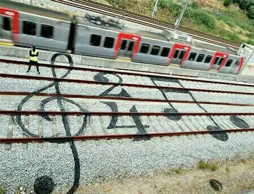 گرافیتی های فوق العاده روی ریل قطار نقاشی خلاقیت هنر خلاق