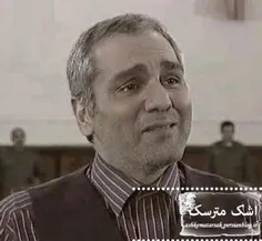 غمگینم ، مثل مرد هزار چهره که میگفت نمیدونم چرا توی زندگی