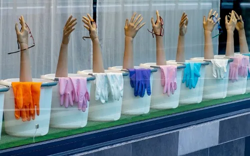 ویترین عجیب یک عینک فروشی در آلمان