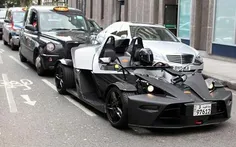 رانندگی یک ثروتمند کویتی در خیابان های لندن