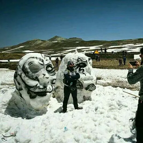 هنرنمایی با مجسمه های برفی در پیست اسکی توچال تهران