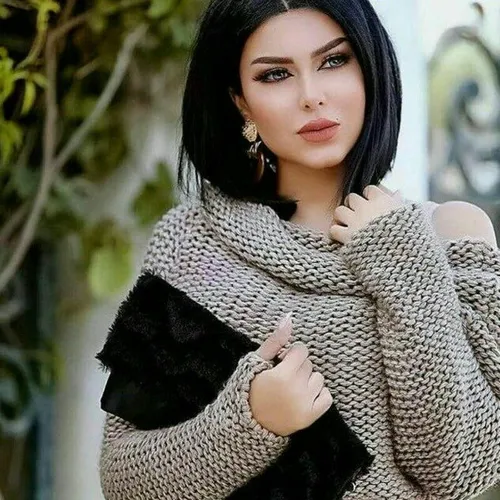 ‎آدم اڪَه ڪسے رو دوست داشته باشه😍 همیشه بهانه اے براے دید