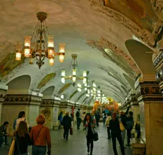 اینجا یک کاخ پادشاهی نیست! اینجا مترو شهر مسکو روسیه که ج