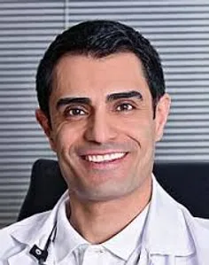 این دکتر جوان،از دکترهای پر افتخار ایرانیه.چند روز پیش یه