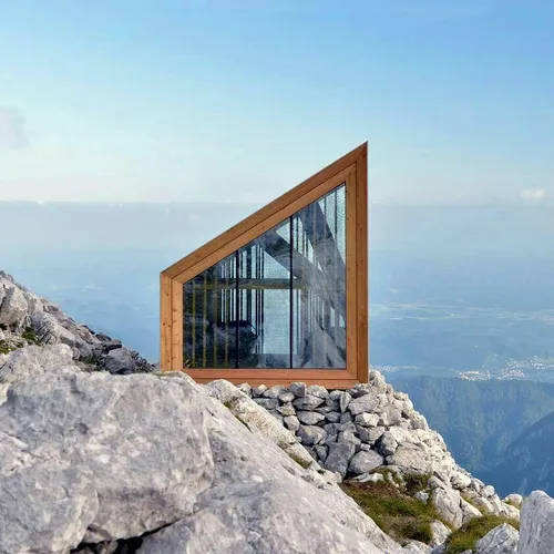 طراحی خانه مسکونی زیبا در اسلوونی با دید پانوراما رو به ط