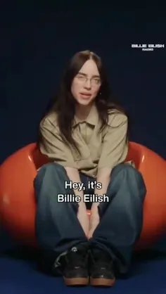 ویدیو تبلیغاتی بیلی در یک برای "Billie Eilish Radio" در S