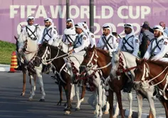 نیروهای اسب سوار پلیس قطر در اطراف استادیوم محل برگزاری ب