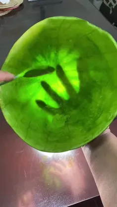 خارجیه نوشته بود هندونه رو اینجوری می‌خورن 😂