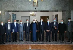 عکس یادگاری روحانی با اعضای تیم اقتصادی در آخرین جلسه ستا