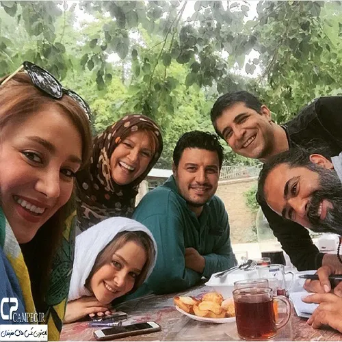 عکس جدید بهاره افشاری با بازیگران سریال دردسرهای عظیم2