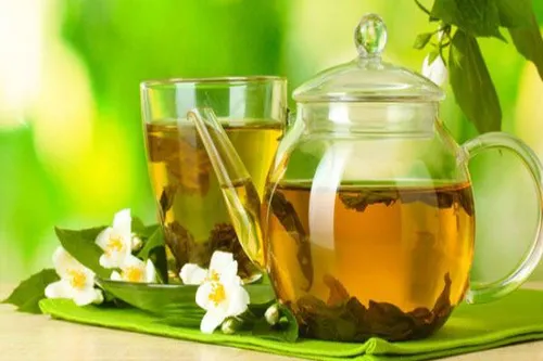 ✅ در طب سنتی چین بر این باورند که نوشیدن مستمر چای سبز می