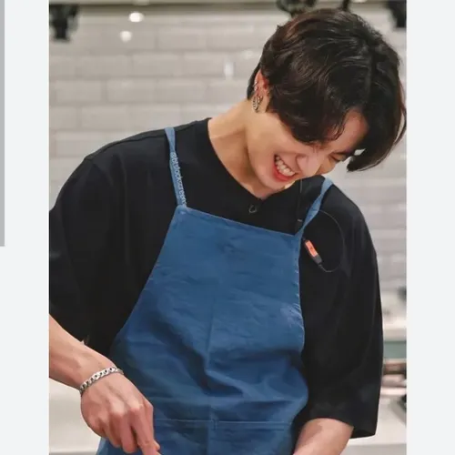 مدیا گزارش داد که : مهارت جونگکوک در آشپزی قابل رویت هست 