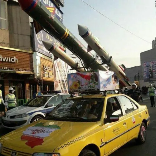 📸 تاکسی حمل موشک در راهپیمایی ۲۲ بهمن