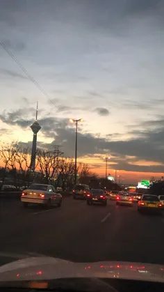 در خیابان هایِ تهران🚙 بُرجِ میلاد🗼 🌼