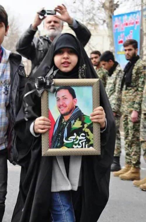 فرزند شهید علی عربی در راهپیمایی 22 بهمن