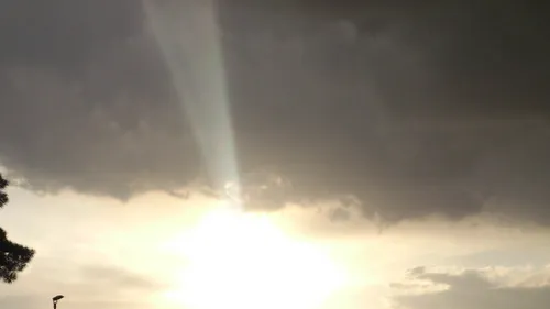 پل خواجو، غروب آفتاب همراه با باران