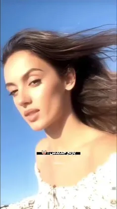 پارتنر الانش ر.یدم توش😂😂😂 اخه قیافس اون داره 