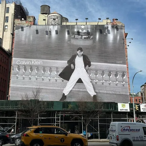 عکس جونگکوک برای کلوین کلاین روی بیلبوردی داخل نیویورک ام