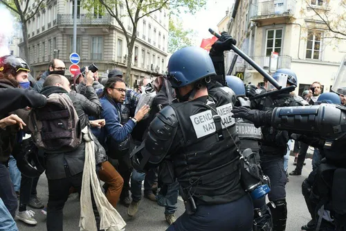 ⭕ ️ زدوخورد شدید بین پلیس فرانسه و معترضان