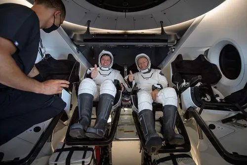 فضانوردان ناسا با کپسول “دراگن” به زمین باز گشتند