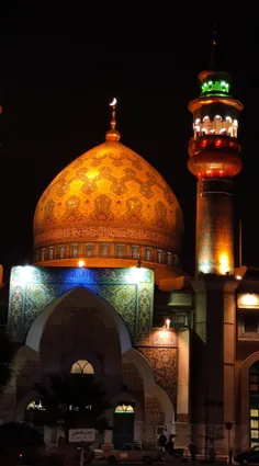 ماه بر بالای گنبد مسجد؛ زیبایی در زیبایی